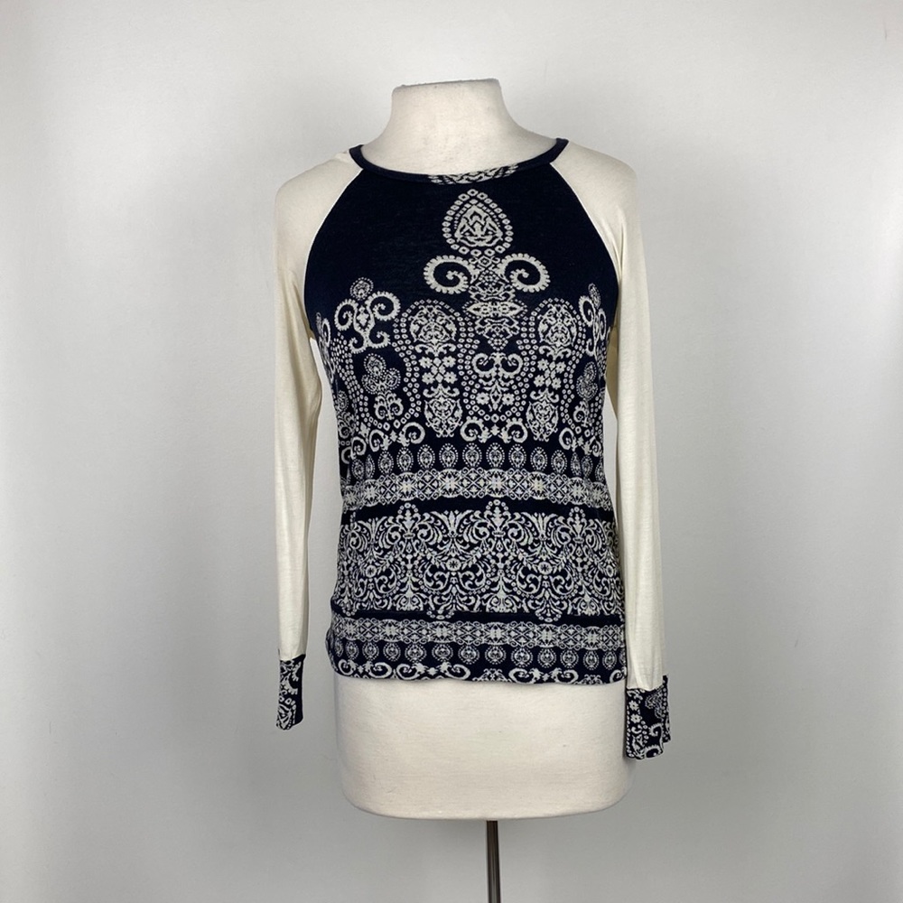 194T, Women’s Navy/White Long-sleeve Top, Size XS